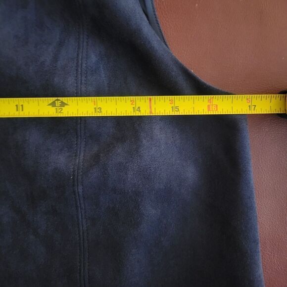 Babaton Aritzia Vegan Suede Feel Navy Sleeveless Top - Picture 4 of 14